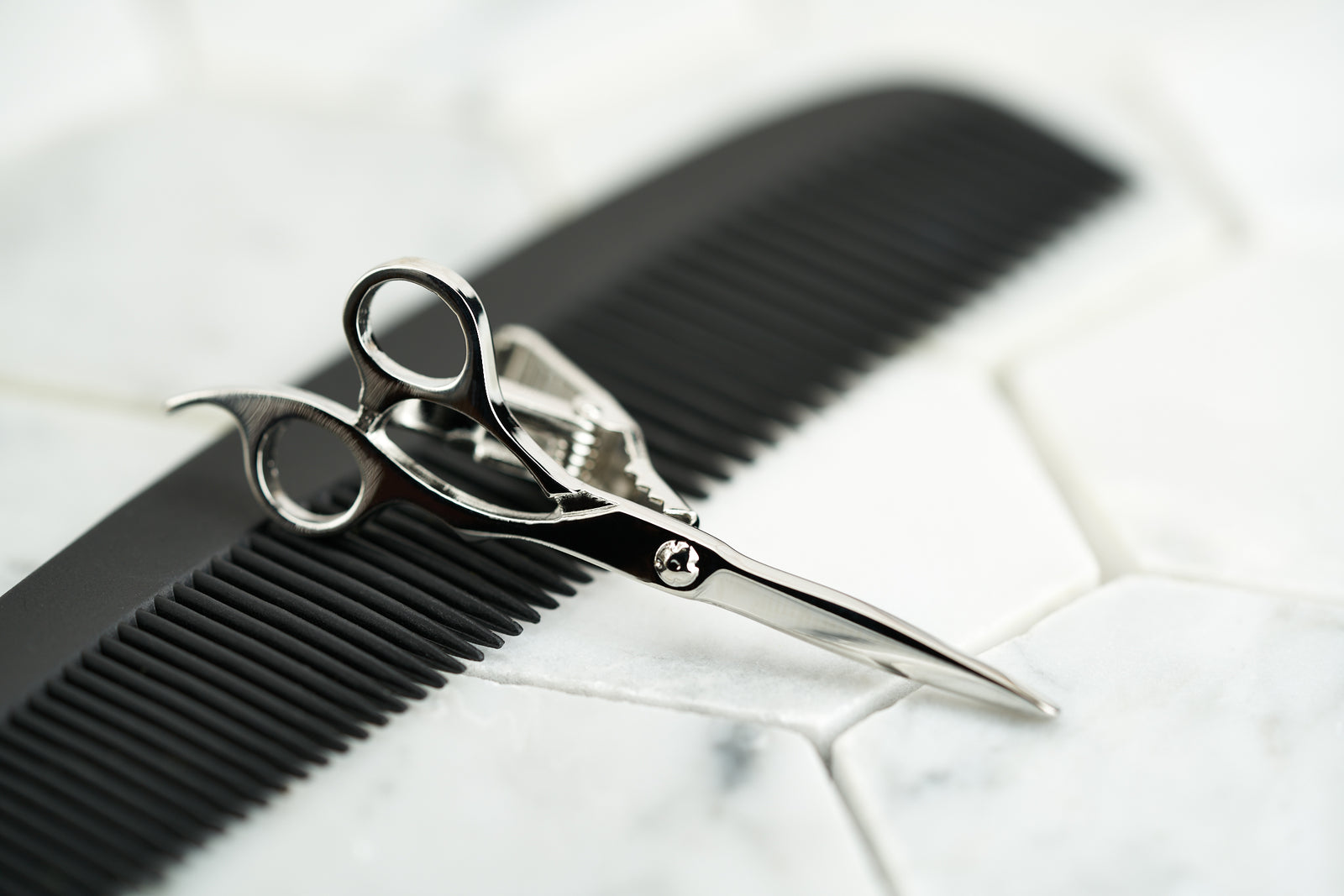 An image of the steel plated Dear Martian Fleet Street scissor tie clip 