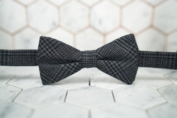 A front view of the houndstooth pre-tied bow tie by Dear Martian, Brooklyn.